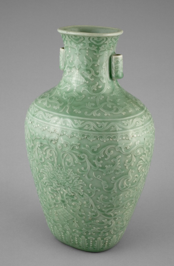 Famille rose porcelain peony jar, Qing dynasty